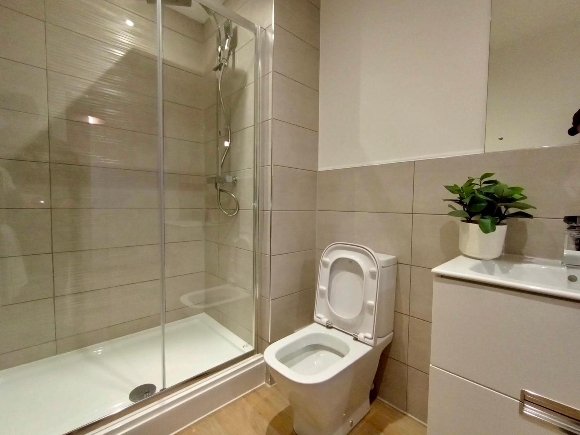 Апартаменты Luxury 2 Bed 2 Bath Flat Near Old Trafford Манчестер Экстерьер фото